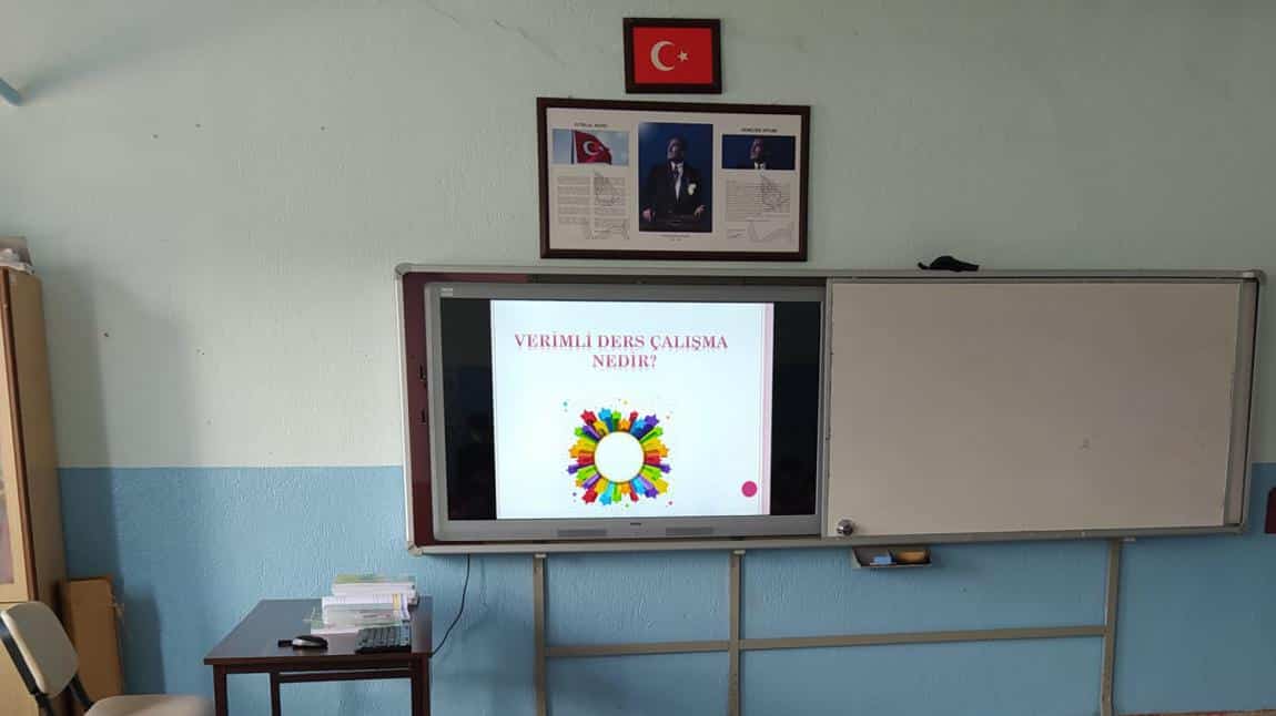 Sınıf Öğretmeni Mustafa KARABULUT  Öğretmenimiz tarafından öğrencilerimize  'Verimli Ders Çalışma ' konusunda seminer verildi.